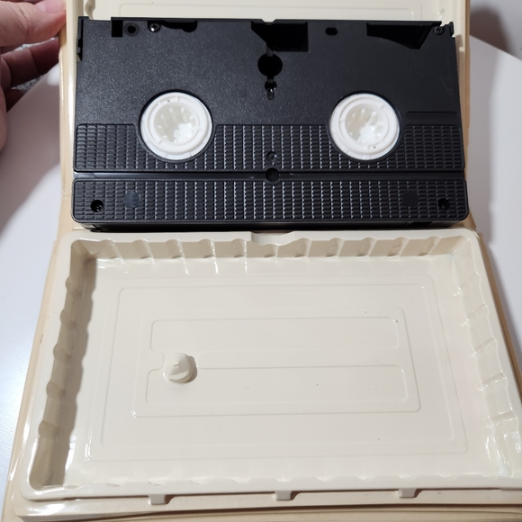 Disney Black Diamond Classics The Fox and the Hound VHS Tape - Picture 9 of 9